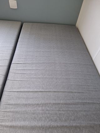 Somier metálico y colchón de 70cm.