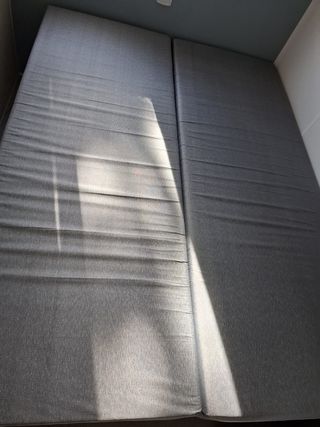 Somier metálico y colchón de 70cm.