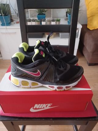 Zapatillas Nike Tallawind 8 - Negras