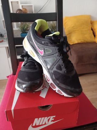 Zapatillas Nike Tallawind 8 - Negras