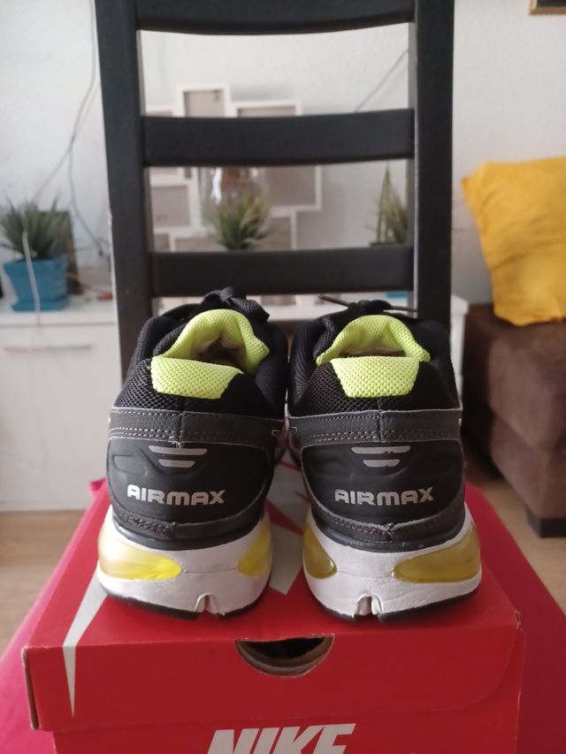 Zapatillas Nike Tallawind 8 - Negras