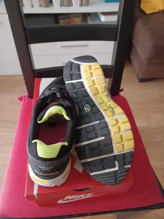 Zapatillas Nike Tallawind 8 - Negras