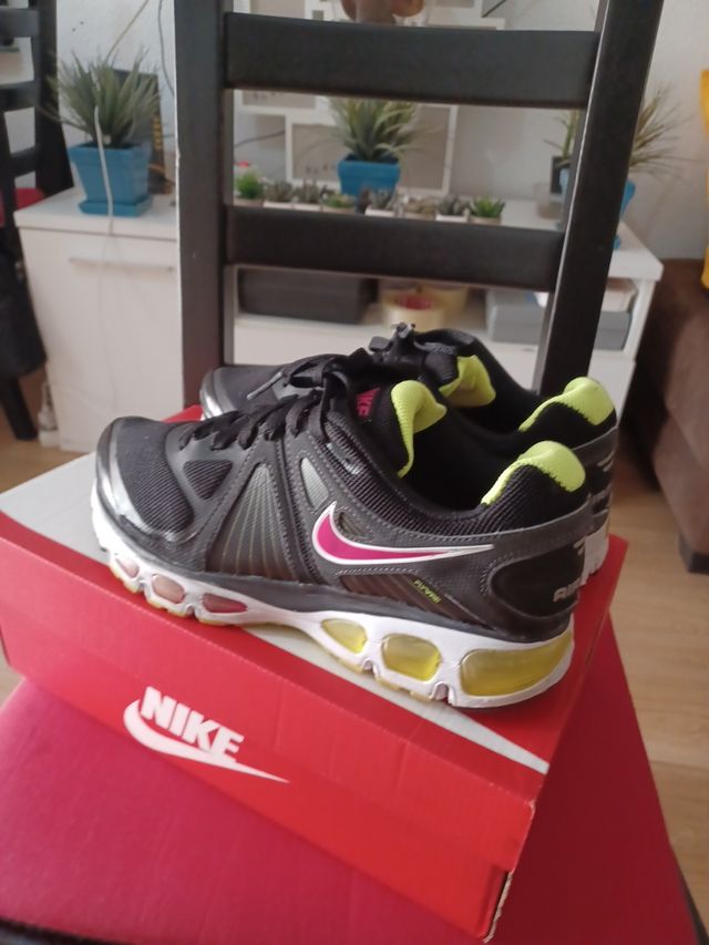 Zapatillas Nike Tallawind 8 - Negras