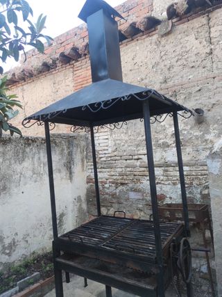 Barbecue in ferro battuto fatto a mano