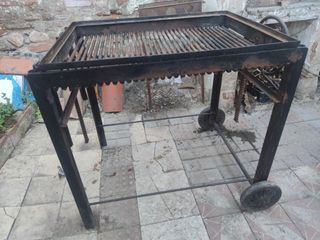 Barbecue in ferro battuto fatto a mano