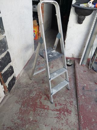 Escalera aluminio plegable 3 peldaños