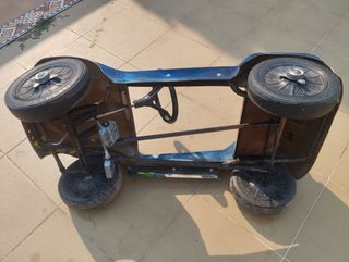 Coche de pedales antiguo. Años 70