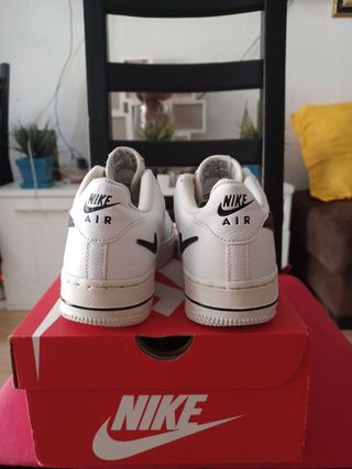 Zapatillas Nike Air Force 1 blancas y negras