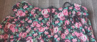Blusa floral negra y rosa