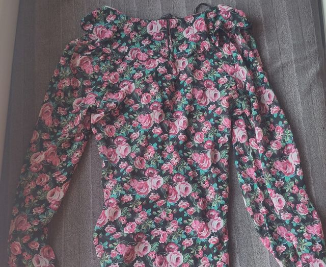 Blusa floral negra y rosa