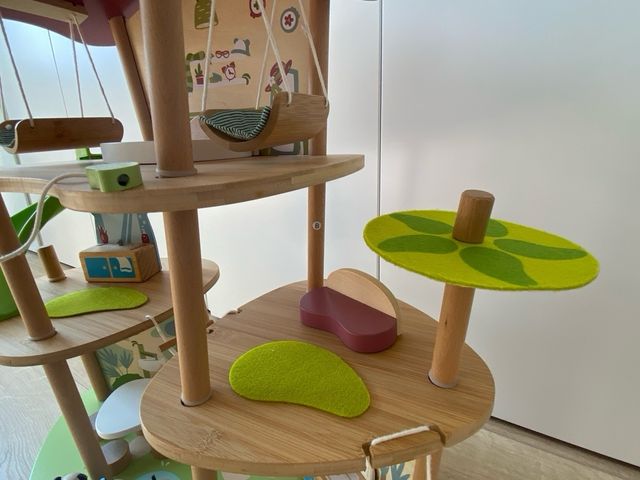 CASA DE MUÑECAS -casa arbol panda Hape-