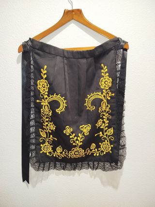 Traje huertana bordado negro-amarillo