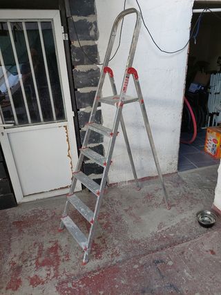 Escalera aluminio 6 peldaños