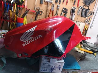 Tapa depósito Honda CBR600RR roja
