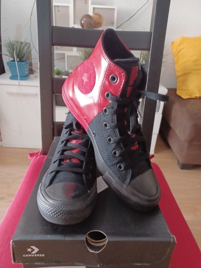 Converse rojas y negras - como nuevas