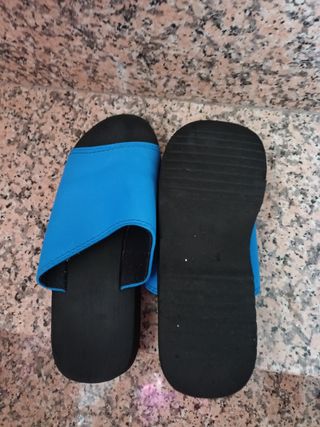 Chanclas azules - cómodas