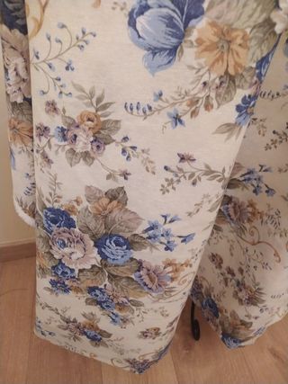 Tela floral beige y azul para traje