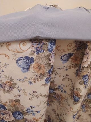 Tela floral beige y azul para traje