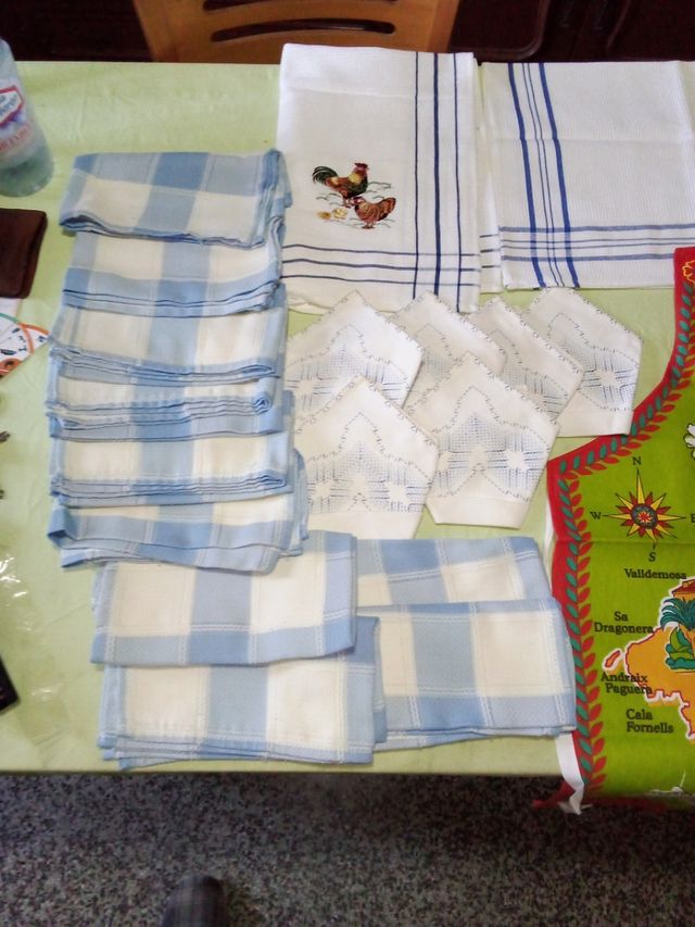 16 servilletas, delantal y 2 trapos cocina