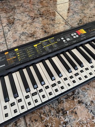 Yamaha PSR-F52 Teclado