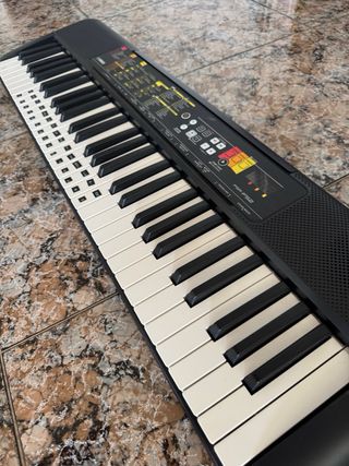 Yamaha PSR-F52 Teclado