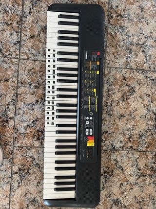 Yamaha PSR-F52 Teclado