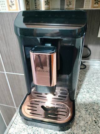 Cafetera Cecotec con molinillo