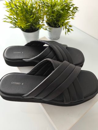Sandalias Oysho negras plataforma