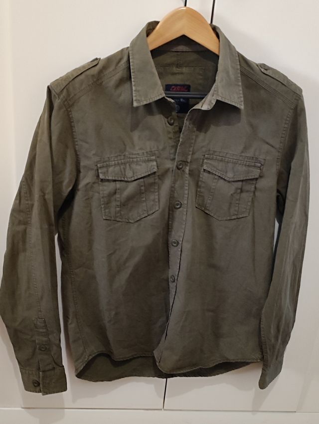 Camisa estilo militar