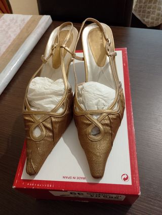 Zapatos y  bolso ceremonia dorados 39