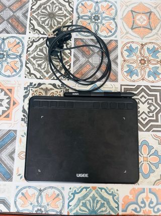 UGEE: tableta gráfica, lápiz y cable USB