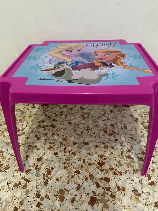 conjunto de 2 sillas y una mesa de  Frozen Niñas