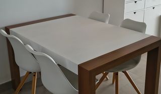 Mesa extensible + 4 sillas blancas