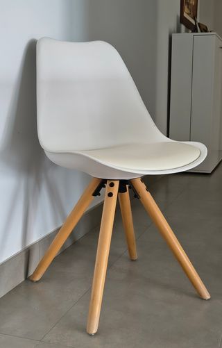 Mesa extensible + 4 sillas blancas