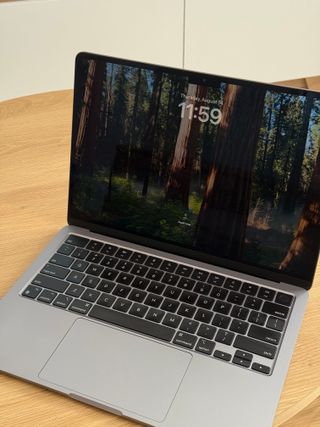 MacBook Air M2 (256GB) - Space Gray