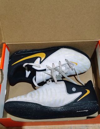 Botas Nike Phantom Fútbol