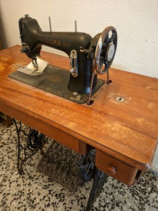 Máquina coser Sigma con el mueble Singer