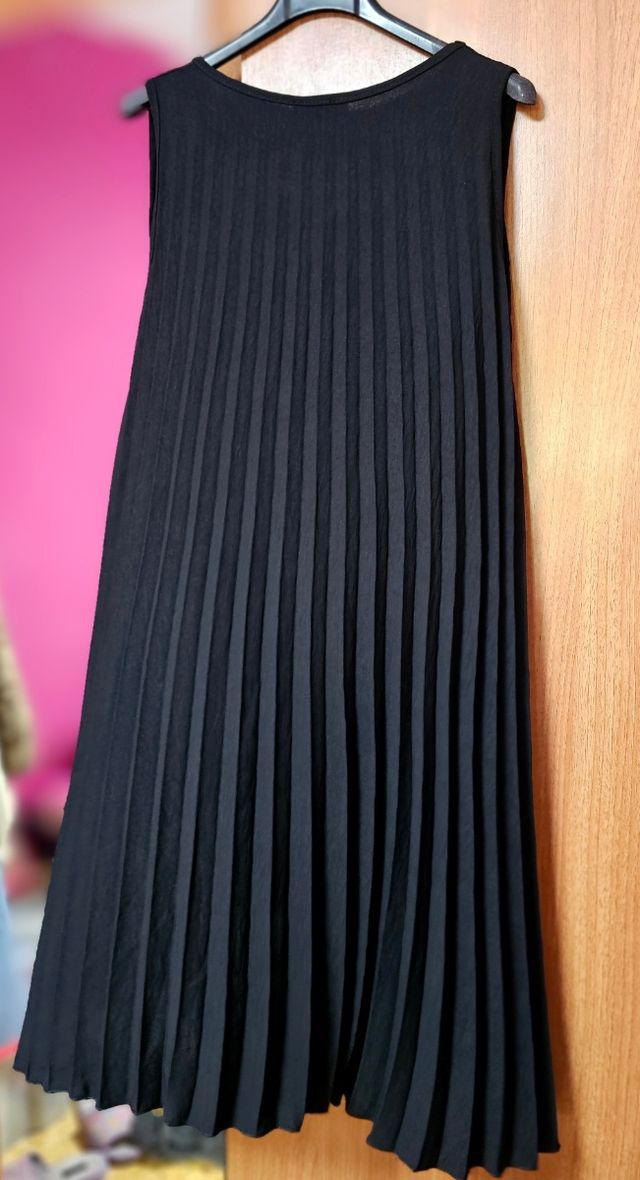 Vestido plisado corto negro