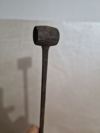 Strumento antico in ferro