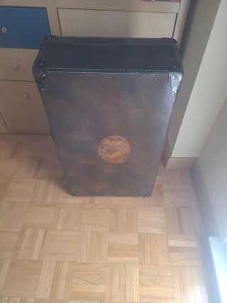 Maleta vintage marrón-negra 74 cm larga 19cm ancha