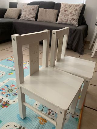 2 Sillas infantiles de madera blancas