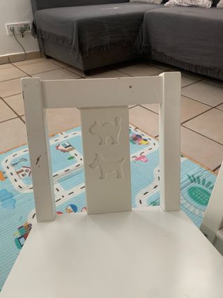 2 Sillas infantiles de madera blancas