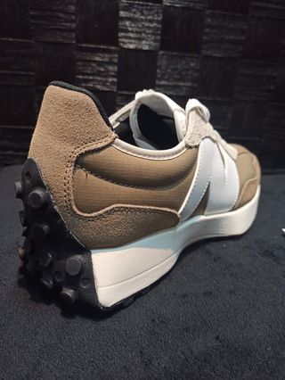 New Balance 327 SBC
Modelo U327SBC