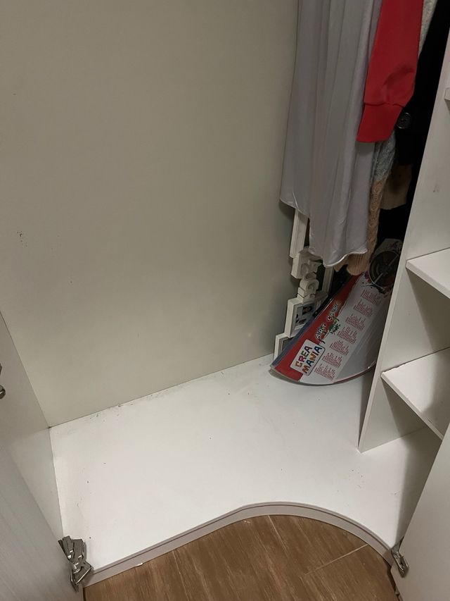 Armadio per bambini bianco-rosa