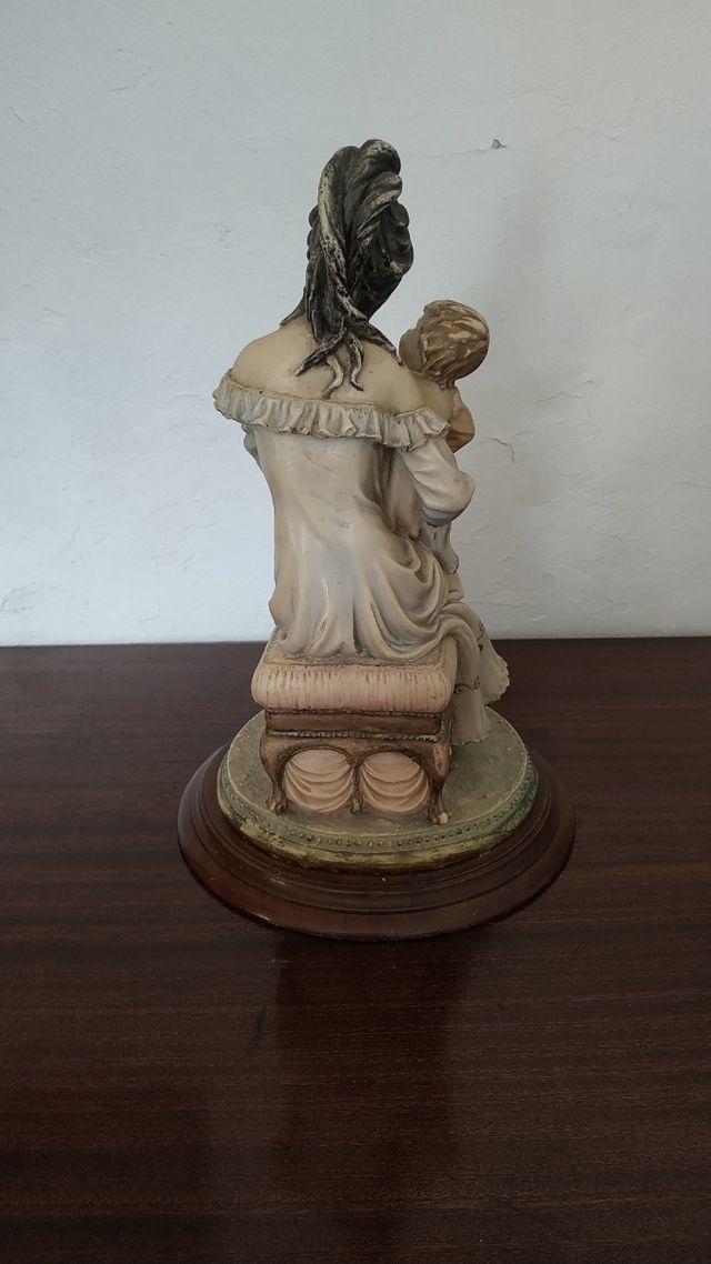 Estatueta Mãe e Filho - Antiga
