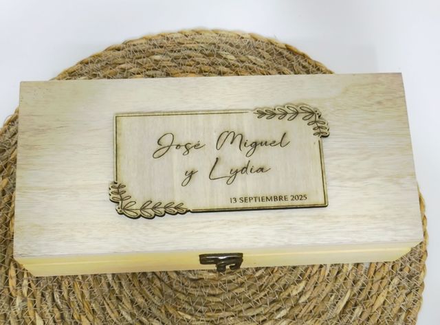 Caja reloj madera grabada - Regalo Novio