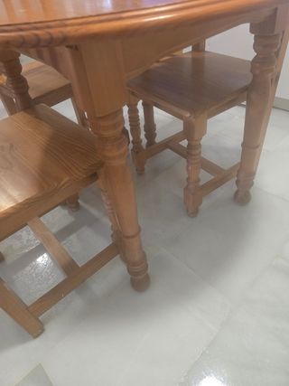 Mesa redonda madera + 4 sillas