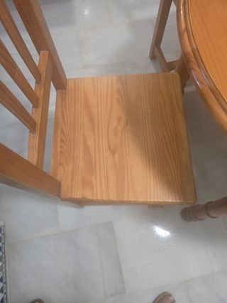 Mesa redonda madera + 4 sillas