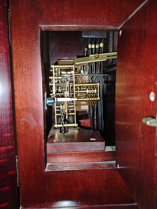 Reloj de pie antiguo de madera