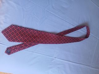 Corbata Dustin roja y blanca